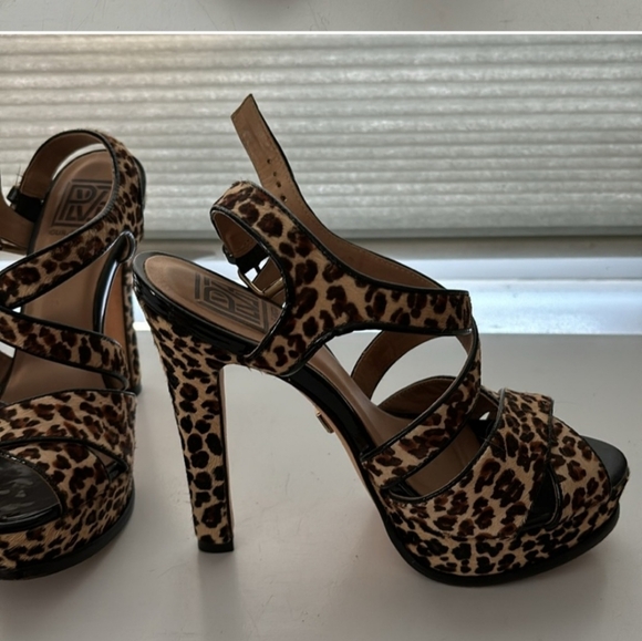 Pour La Victoire Strappy Leather Print Heels - Picture 3 of 6
